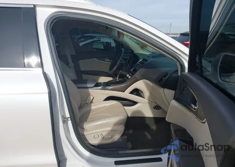 2019 Lincoln Nautilus Reserve z USA, uszkodzony, nr VIN 2LMPJ6L91KBL57133